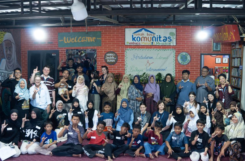  Dongeng dan Permainan Tradisional Mempertemukan Anak Kanoman dan Siswa Australia